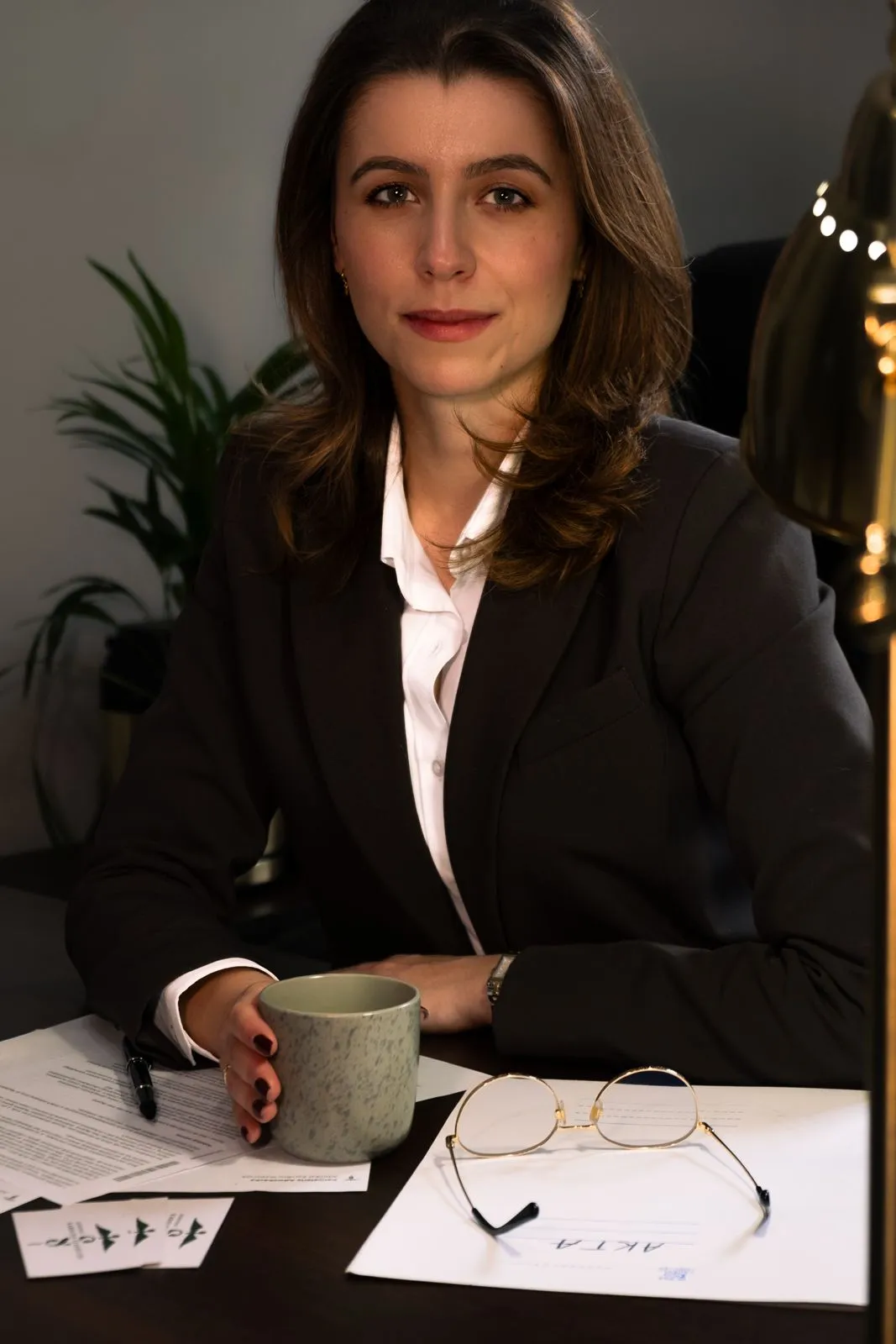 Adwokat Karolina Stasieczek w biurze